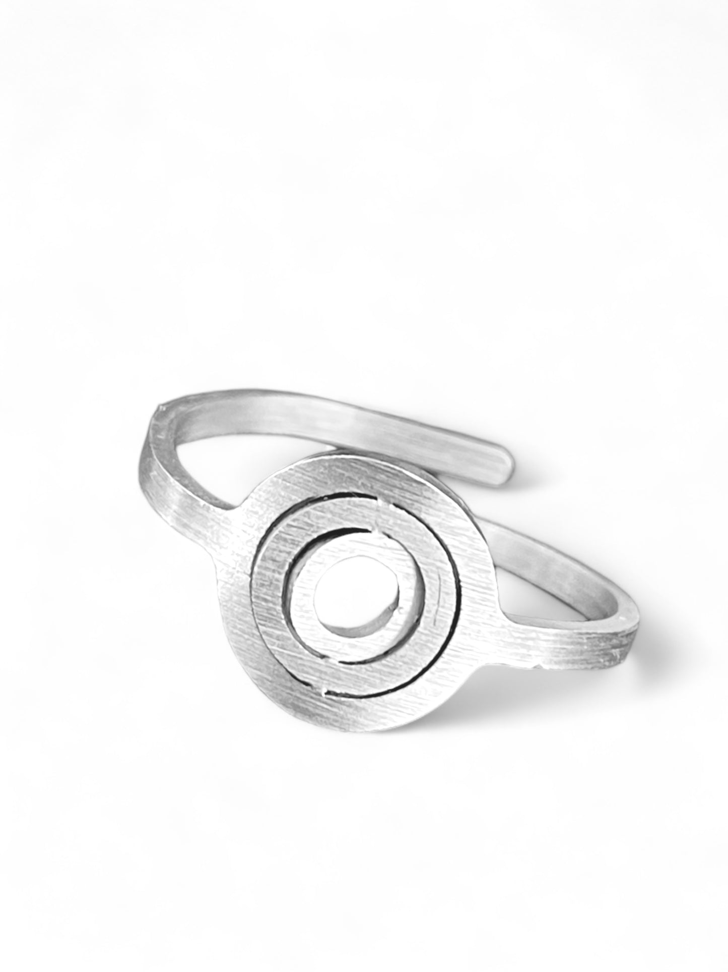 Illusion circle adjustable steel ring