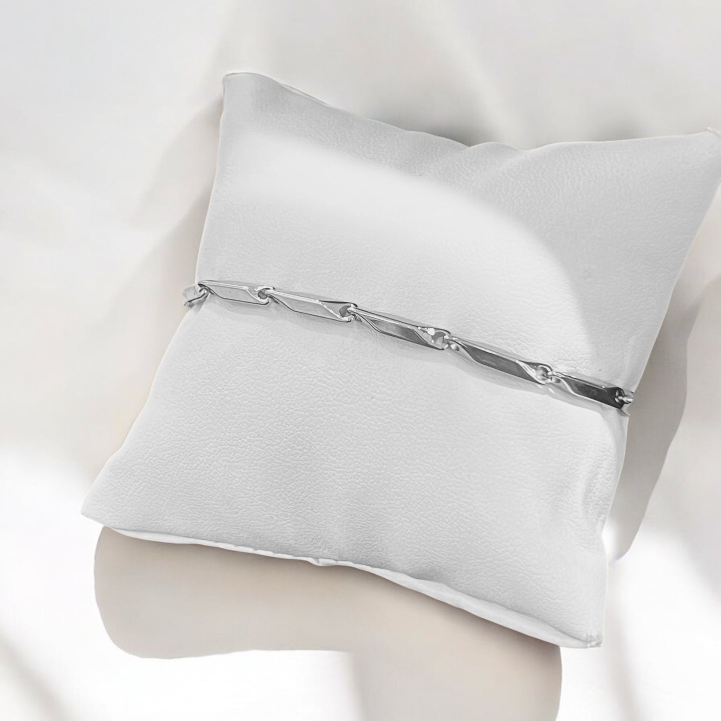 Bar chain bracelet