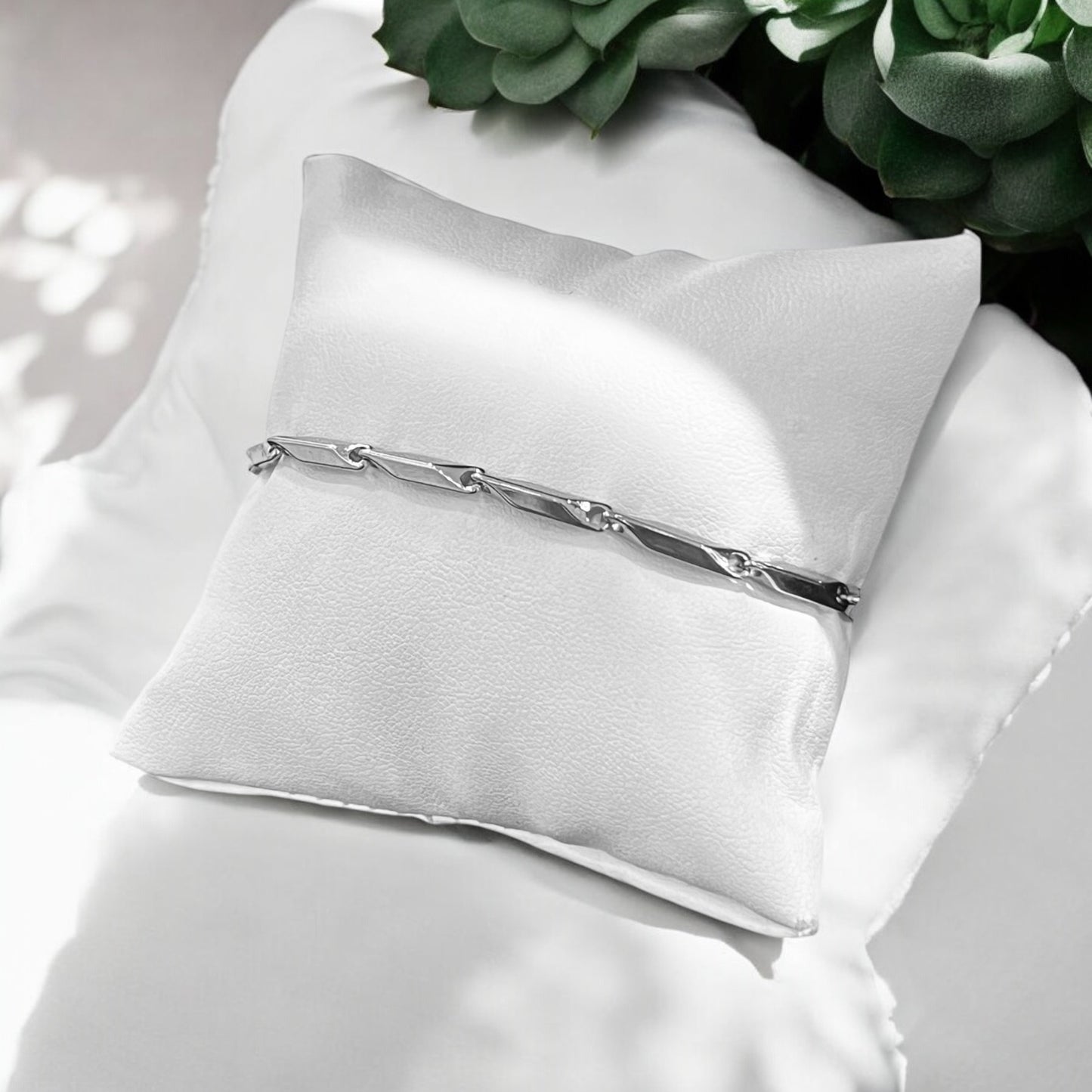 Bar chain bracelet