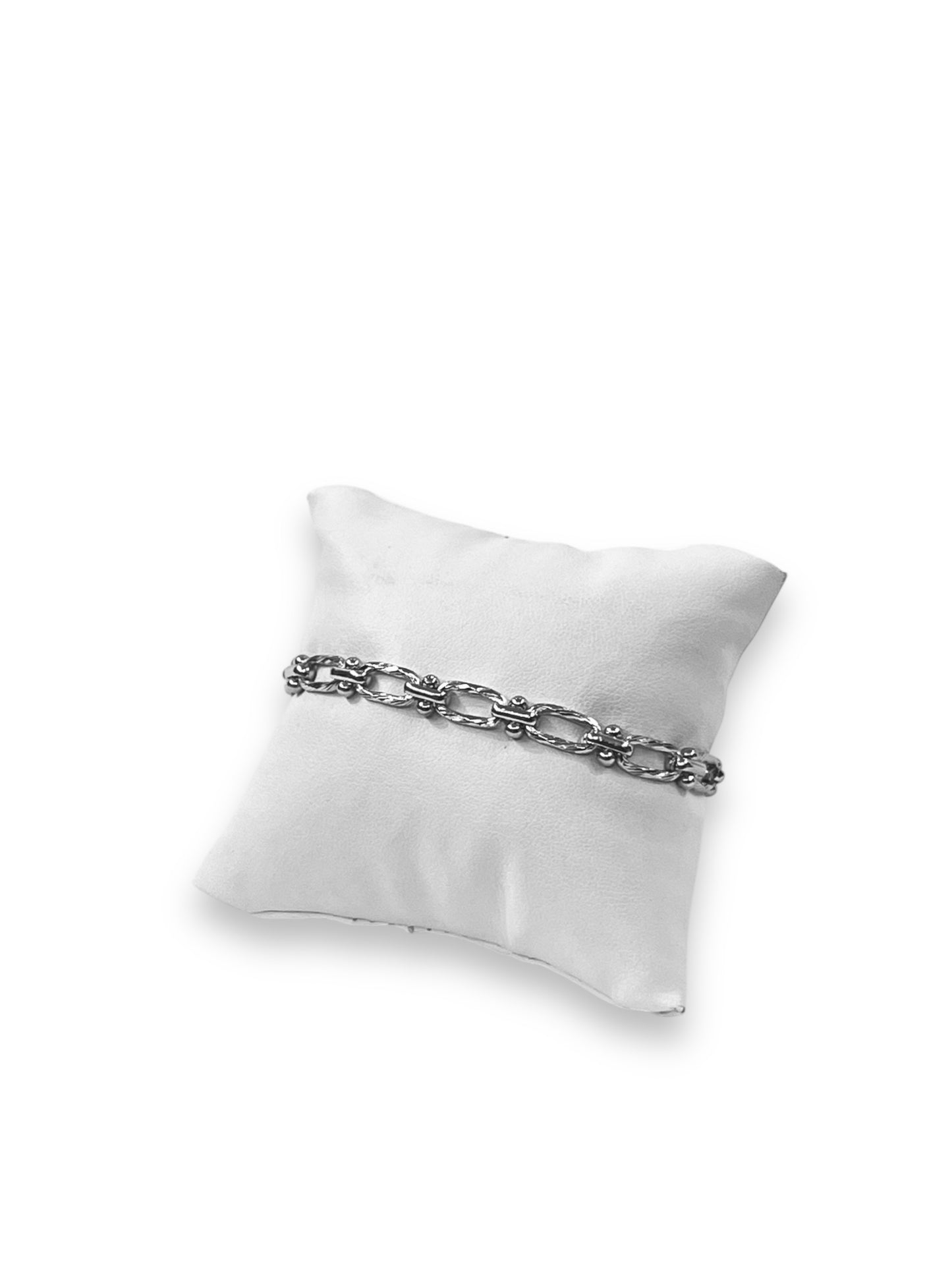 Hoop bracelet with flower beads