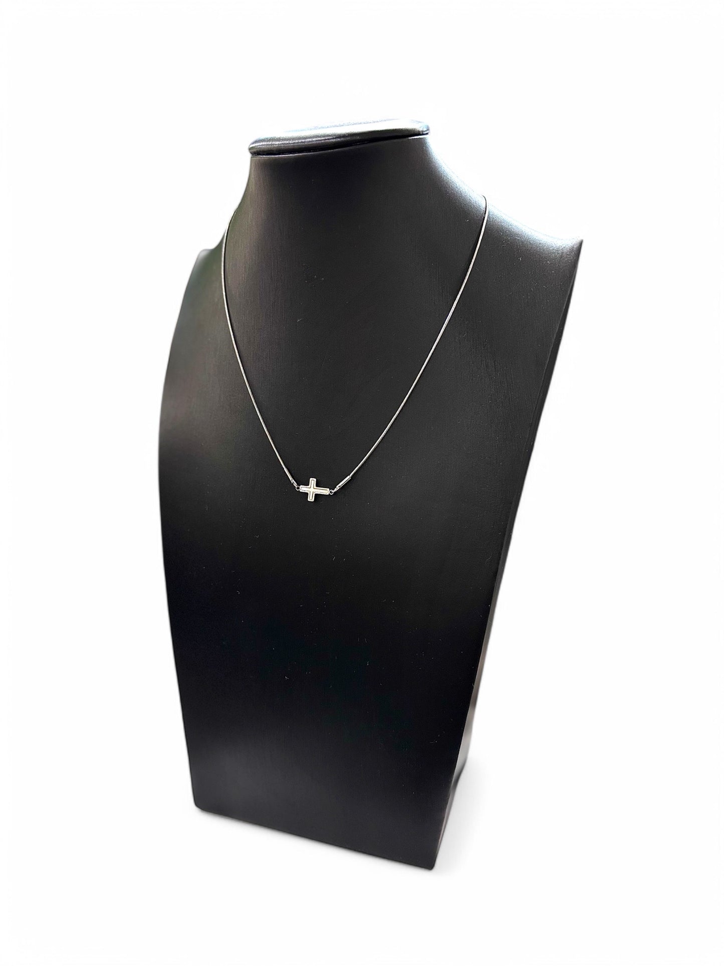 Cross necklace with enamel