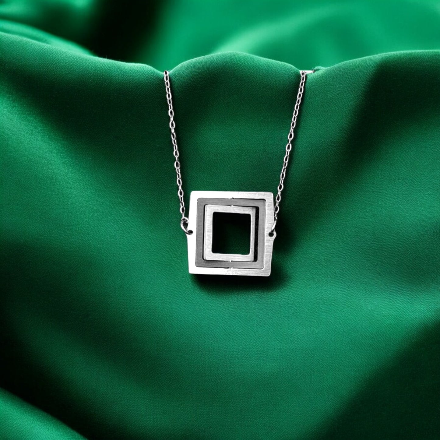 Illusion Square mini chain necklace