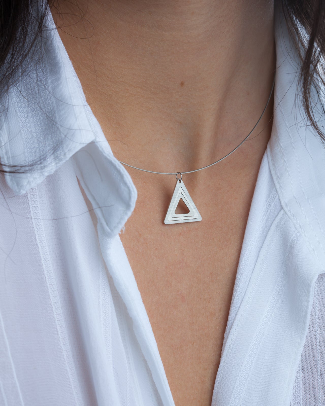 Illusion Triangle mini steel wire necklace