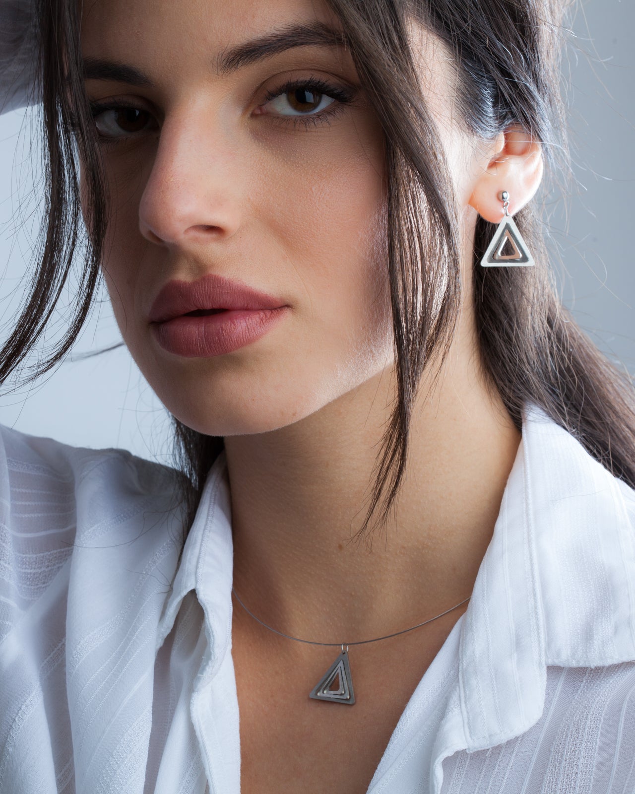 Illusion Triangle mini steel wire necklace