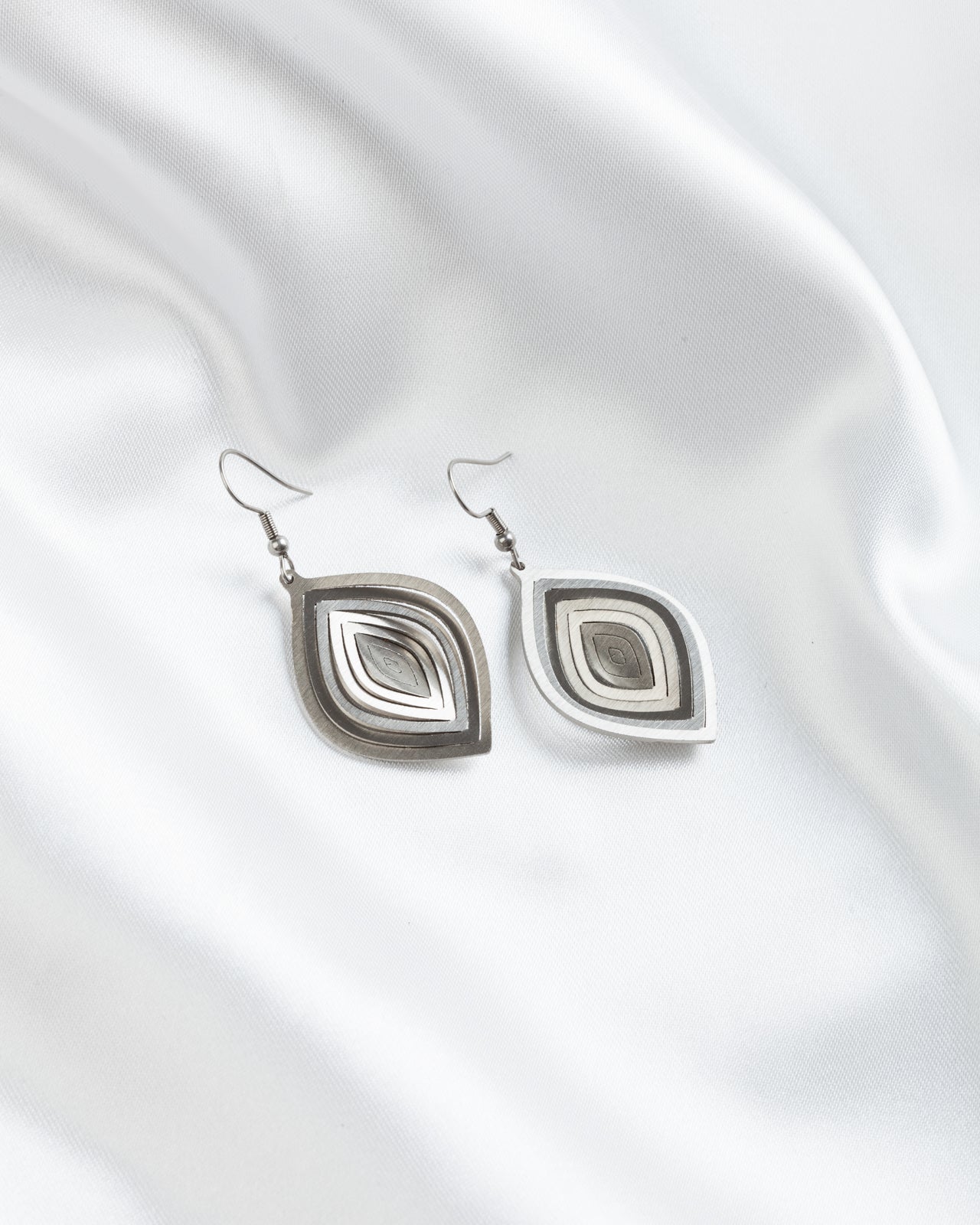 Illusion Leaf mini earrings