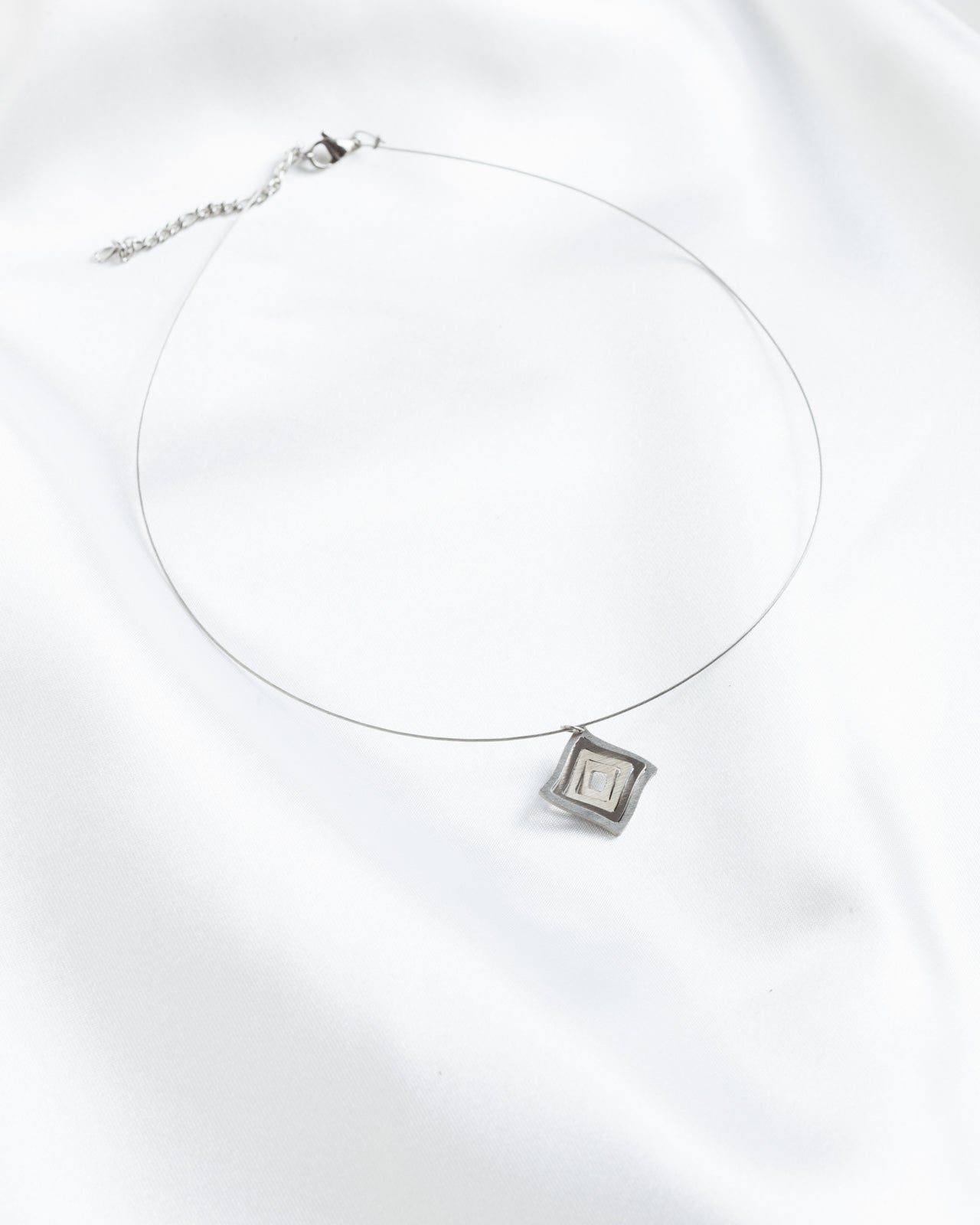 Illusion Rhombus steel wire necklace