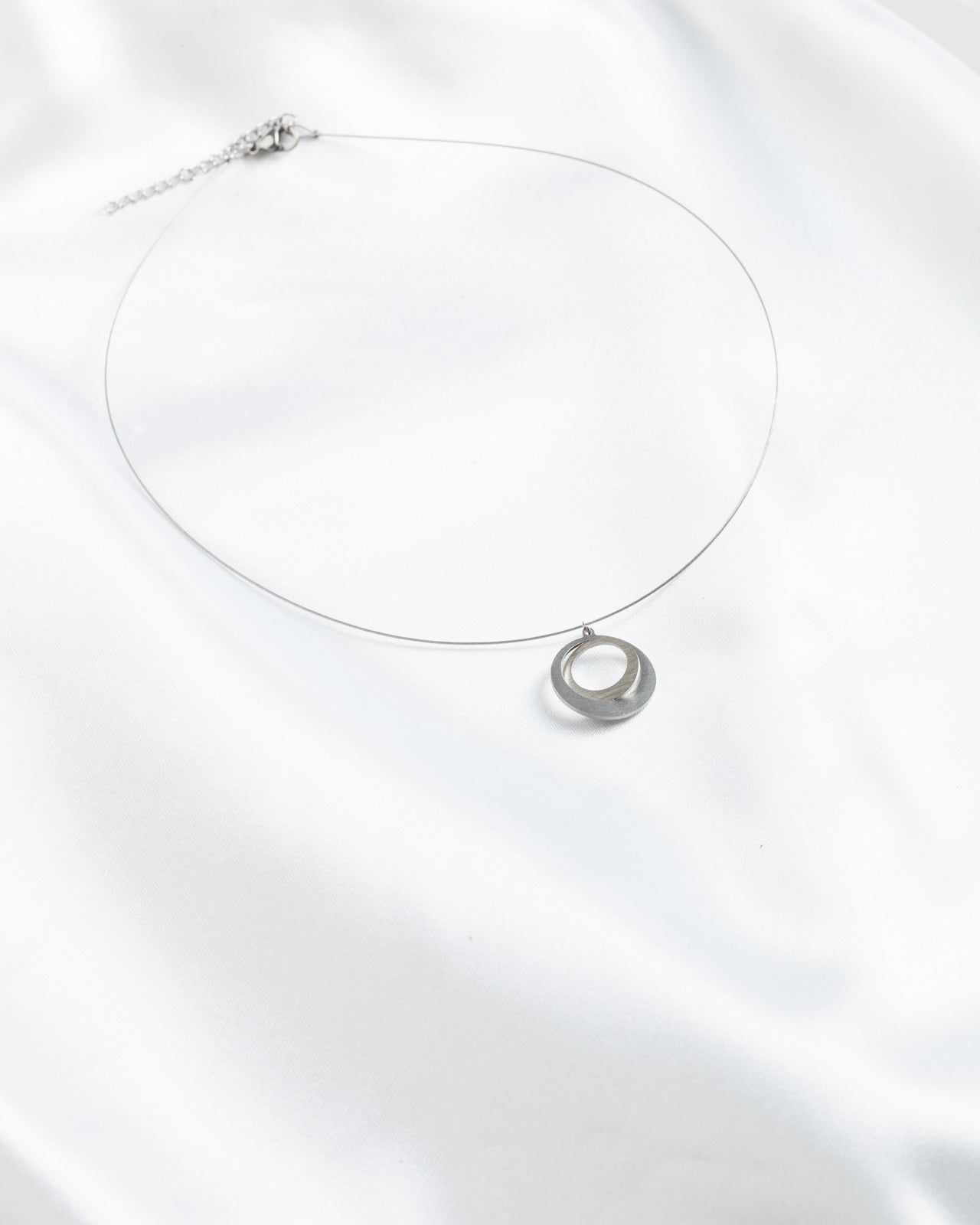Elegant Circle steel wire necklace