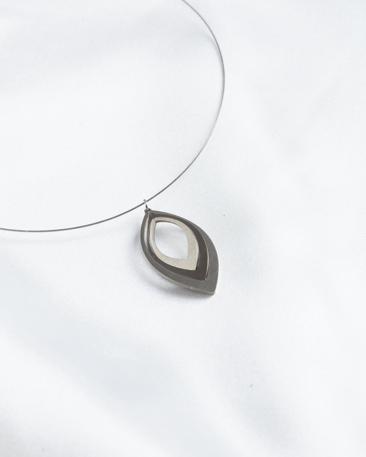 Elegant Leaf steel wire necklace