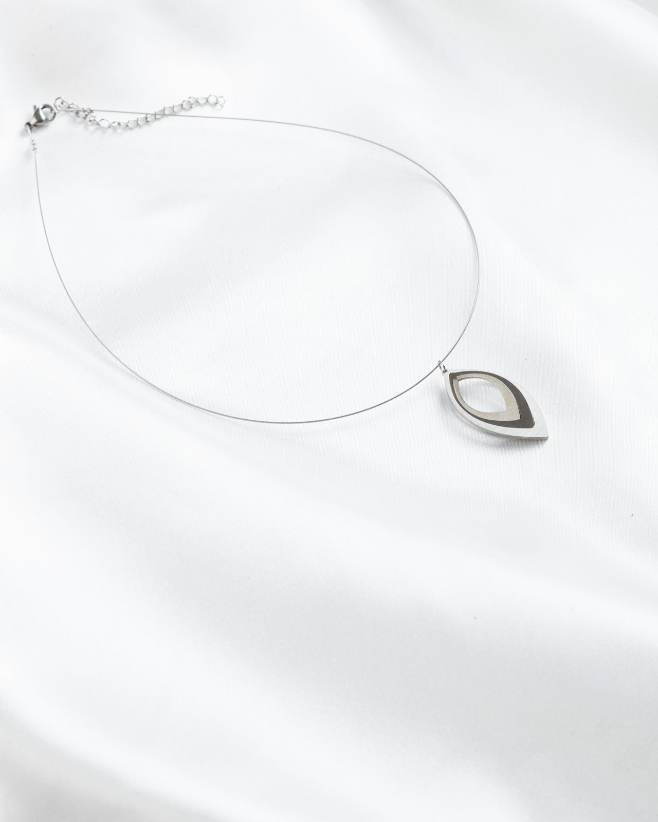 Elegant Leaf steel wire necklace