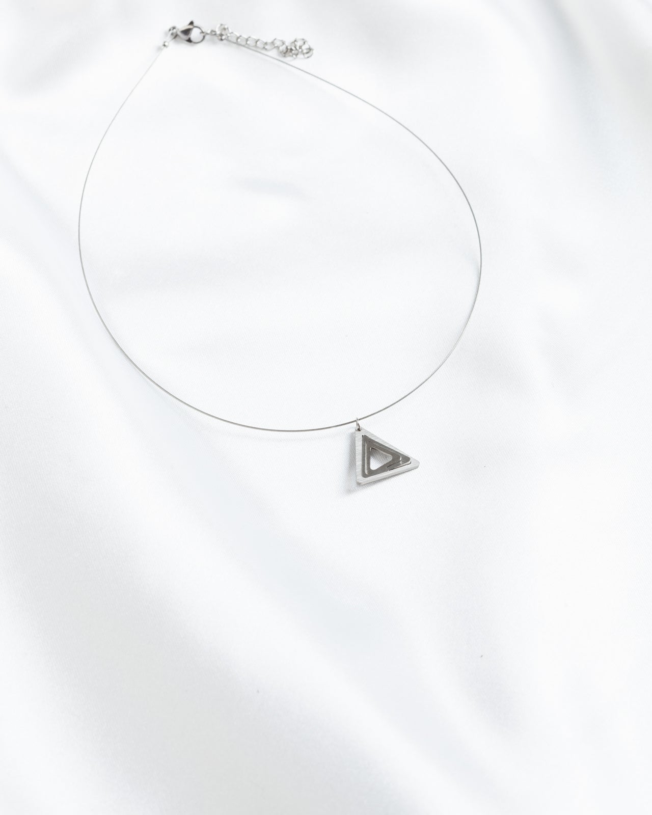 Illusion Triangle mini steel wire necklace