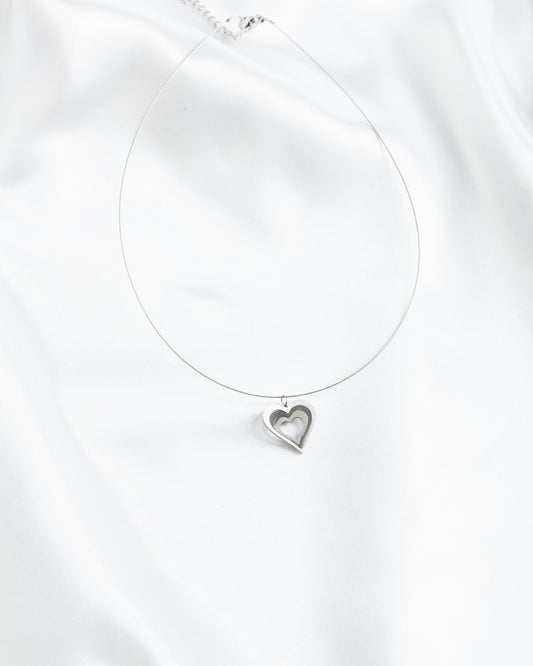 Κολιέ με ατσαλόσυρμα Illusion Love Heart