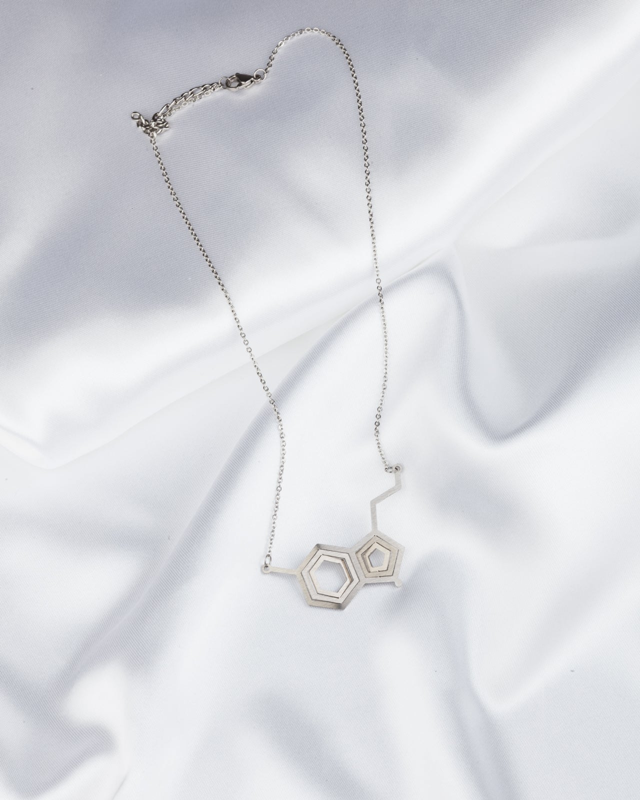 Illusion Seretonin Molecule Chain Necklace