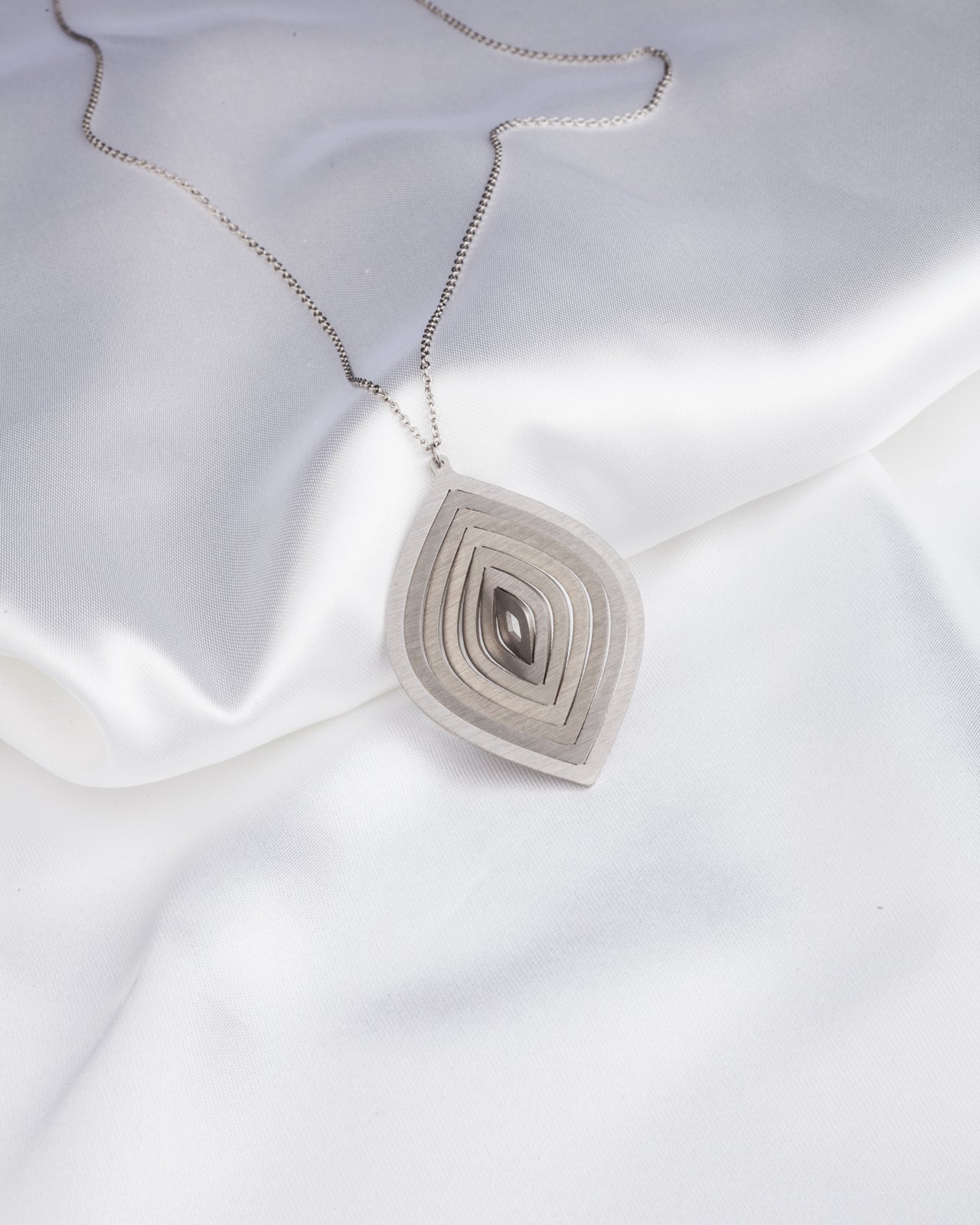 Illusion Leaf Pendant