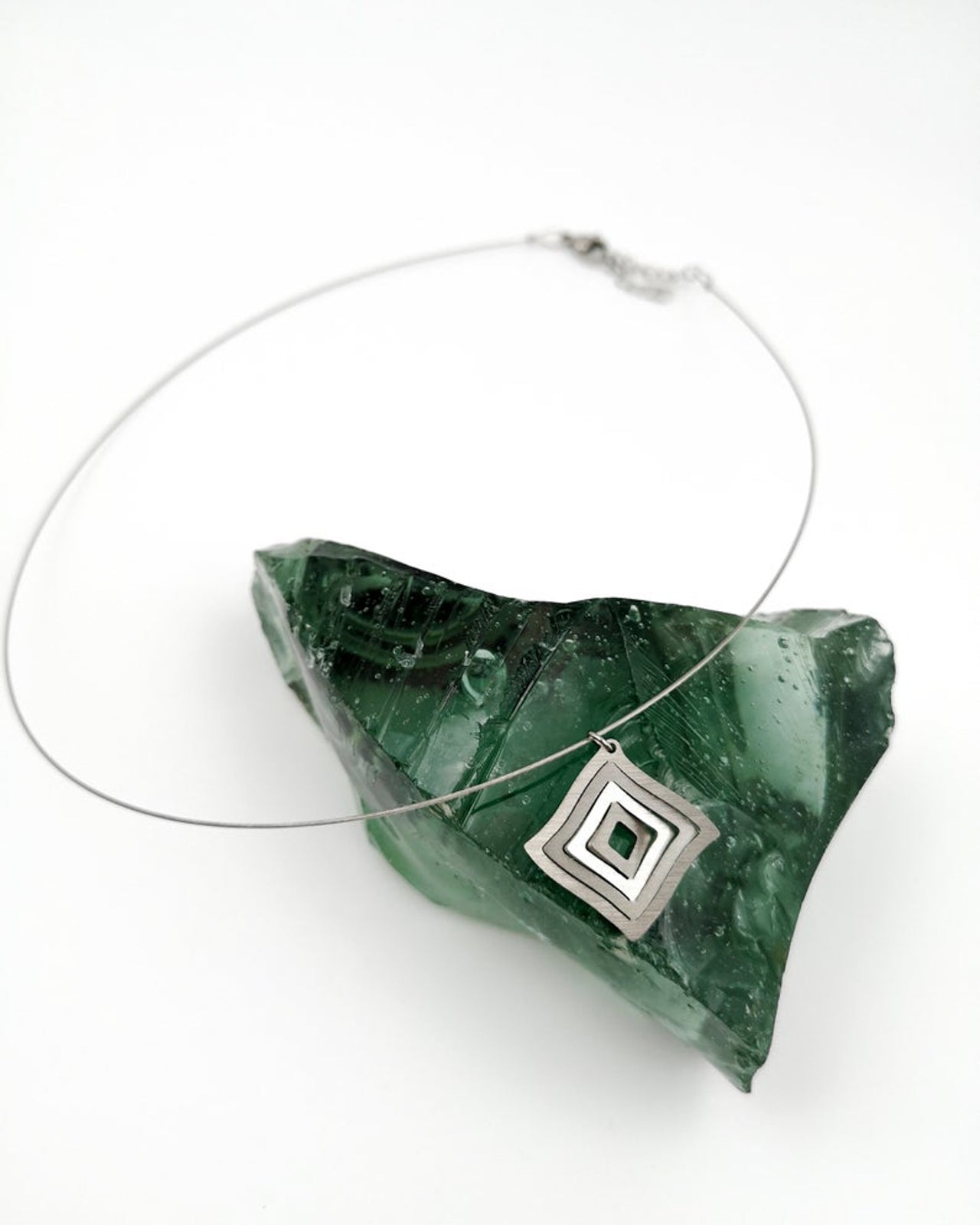 Illusion Rhombus steel wire necklace