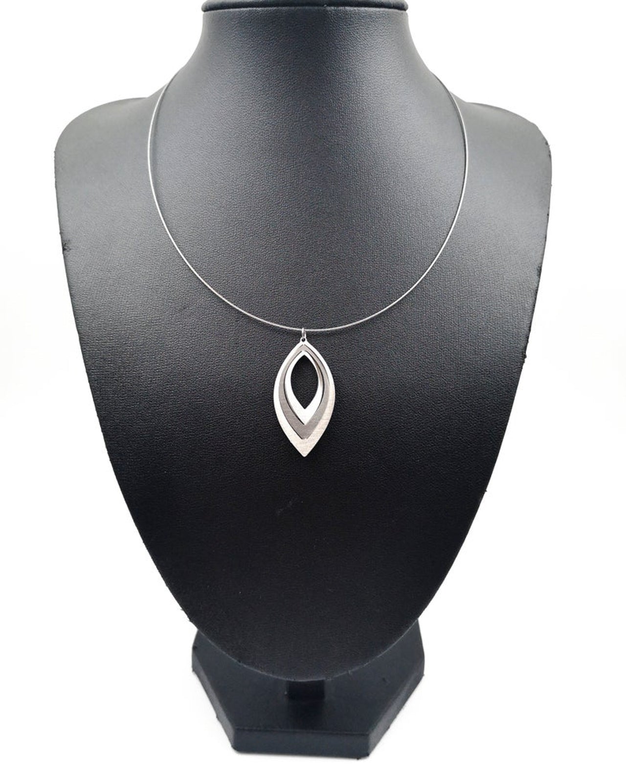 Elegant Leaf steel wire necklace