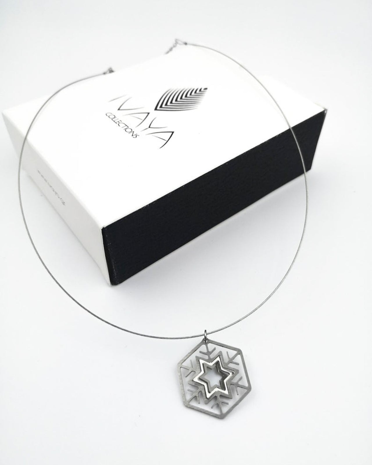 Illusion Snowflake mini steel wire necklace
