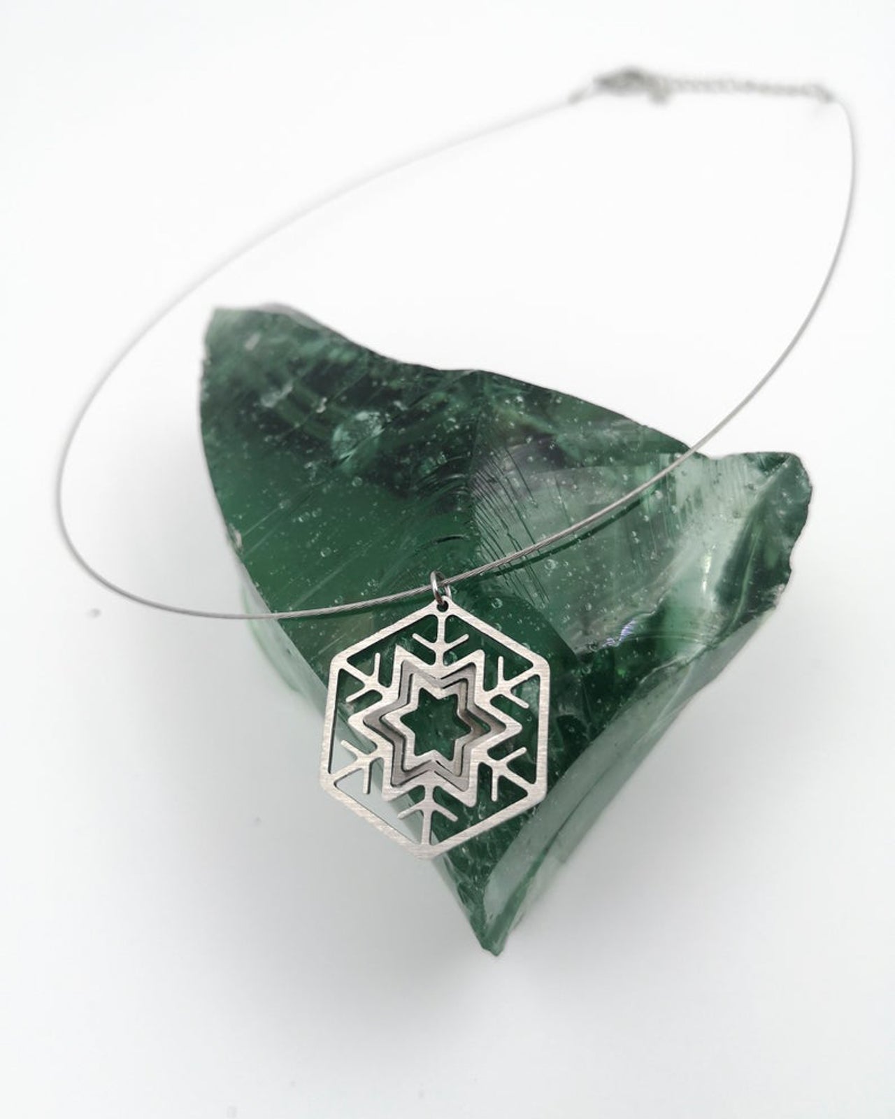 Illusion Snowflake mini steel wire necklace