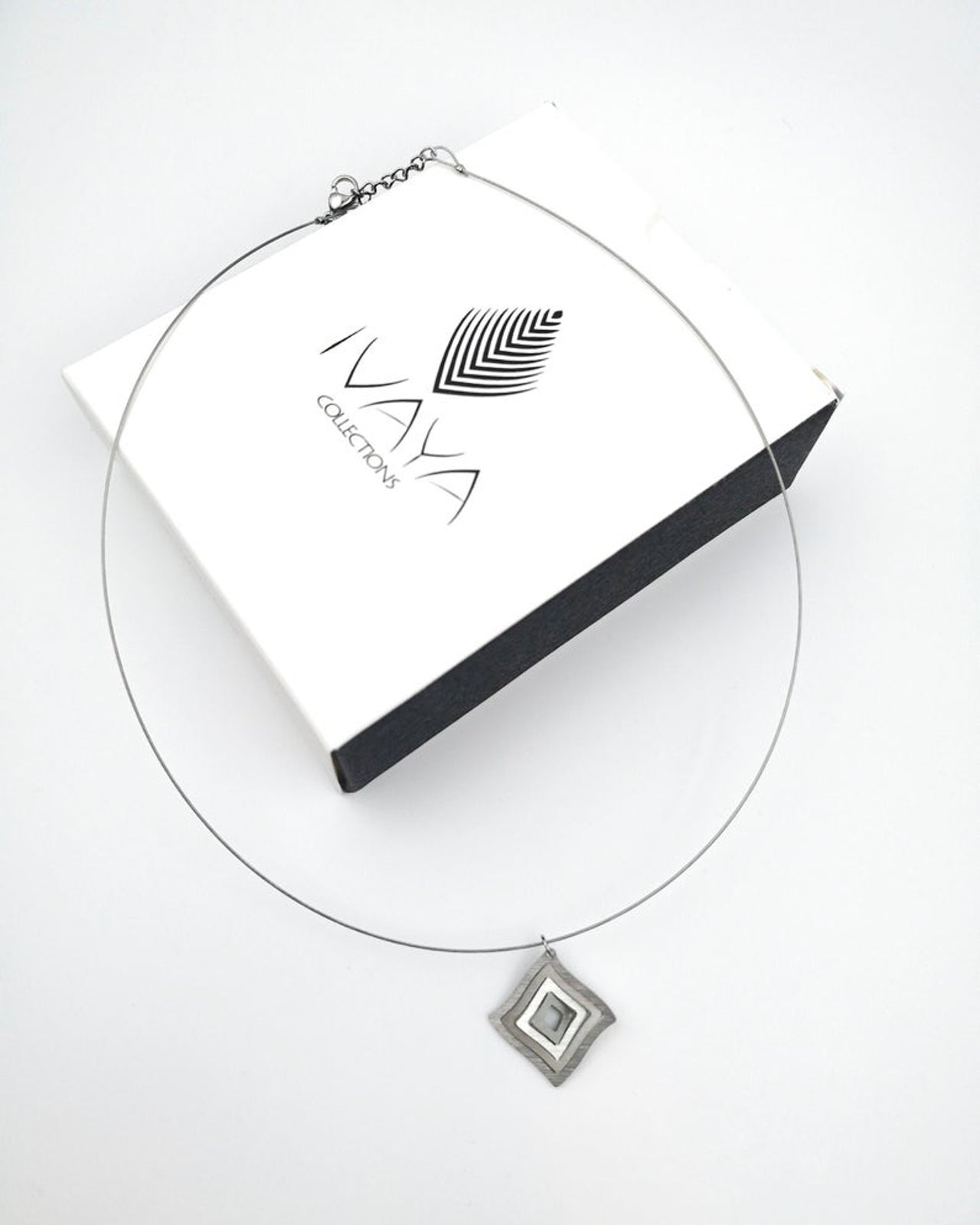 Illusion Rhombus steel wire necklace