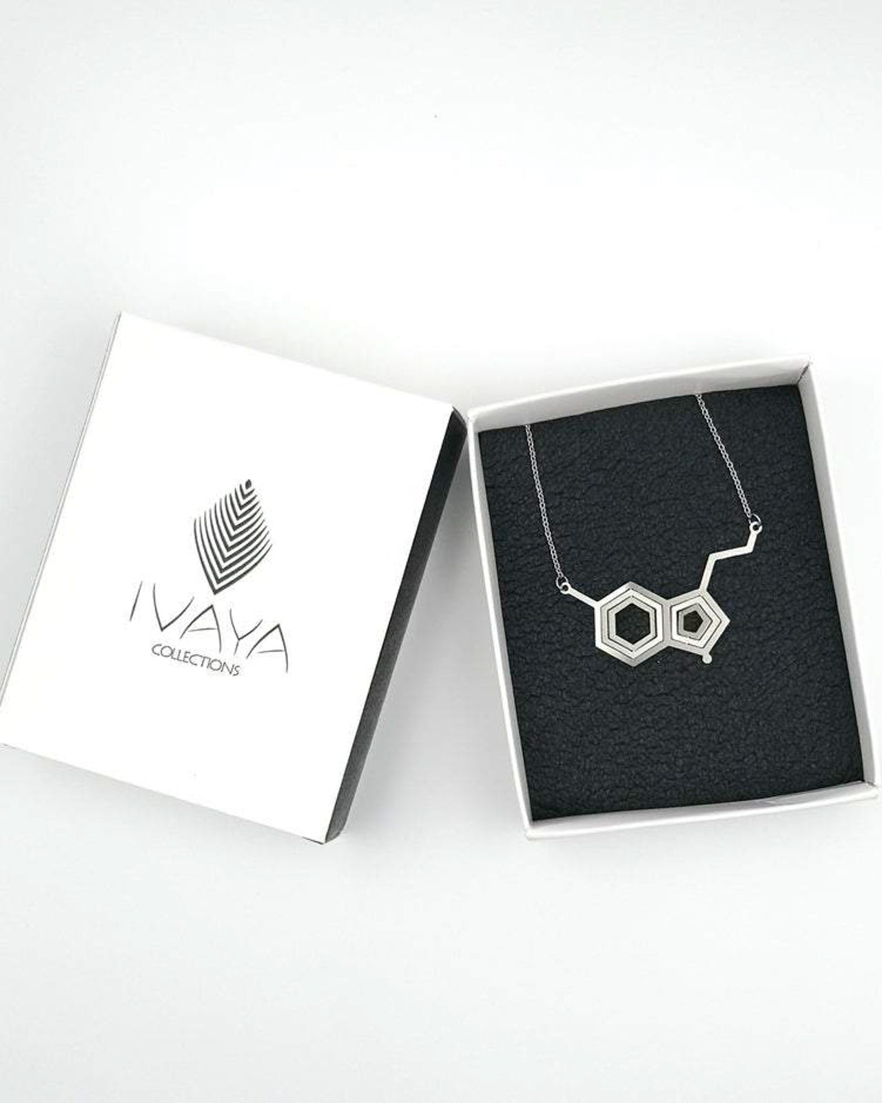 Illusion Seretonin Molecule Chain Necklace
