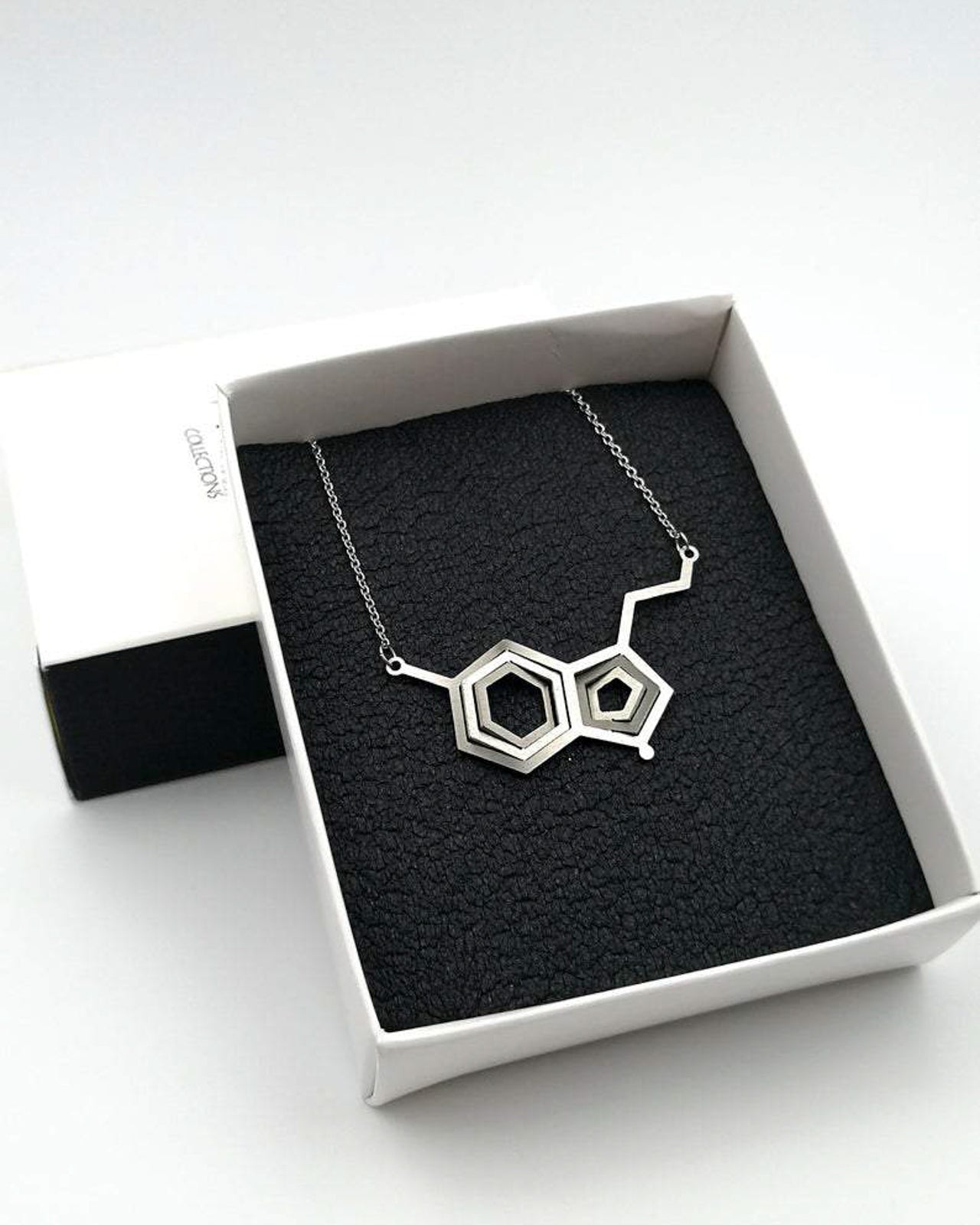 Illusion Seretonin Molecule Chain Necklace