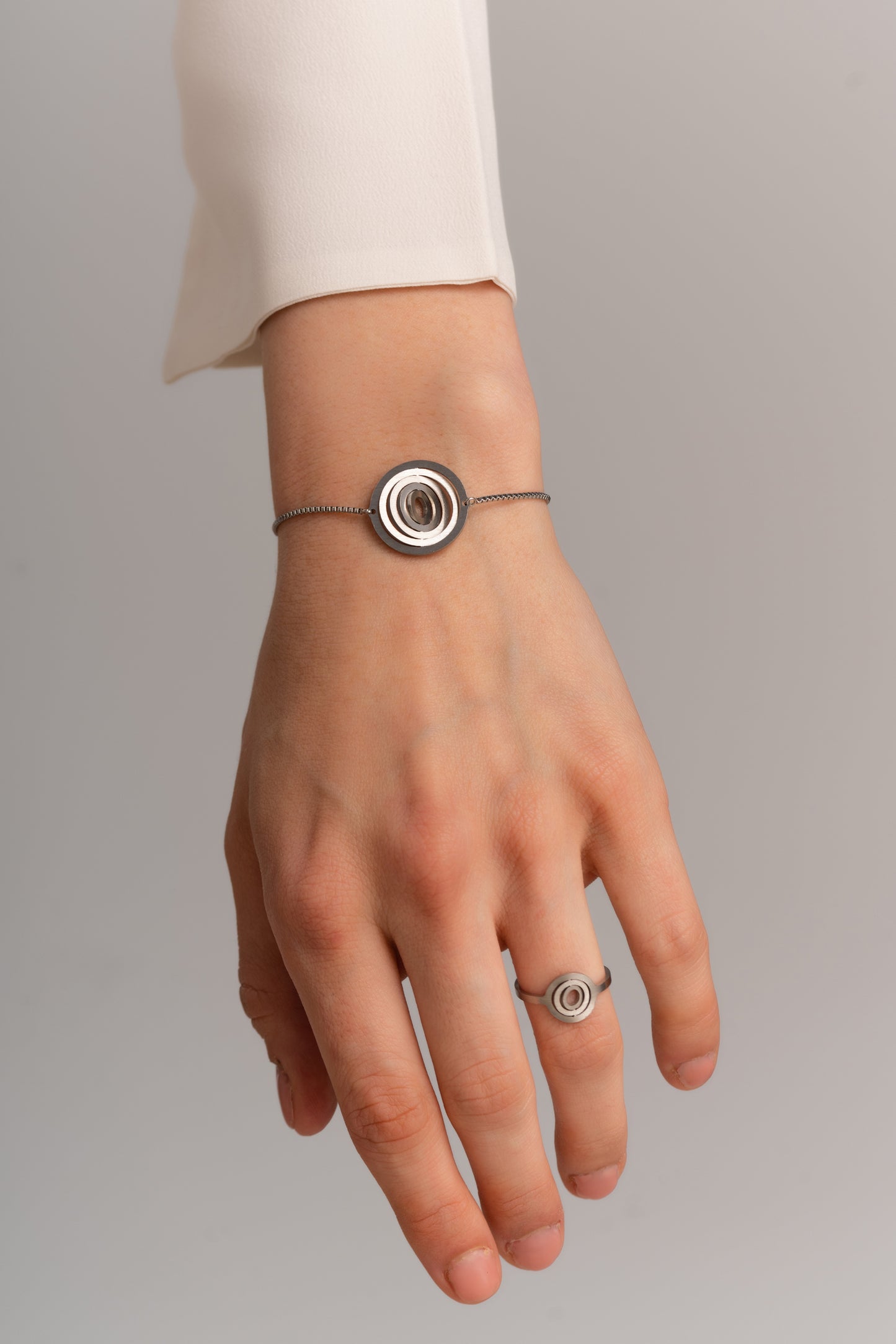Illusion Circle Chain Bracelet