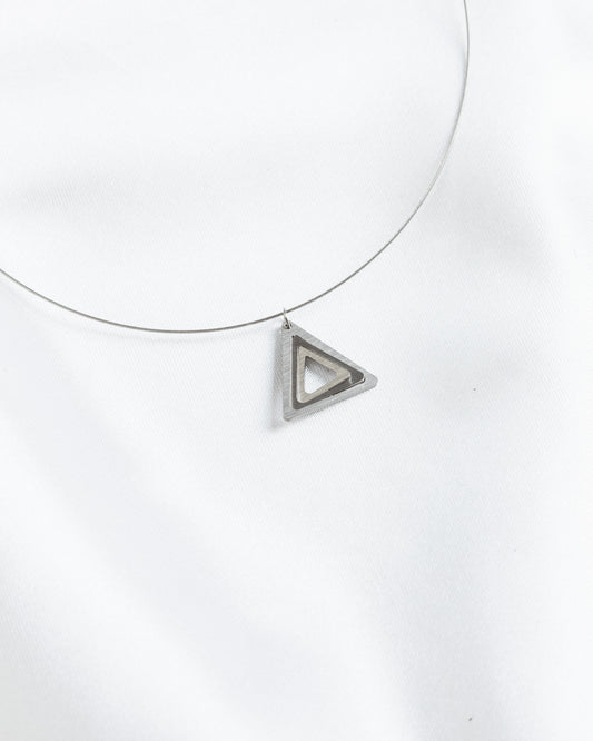 Κολιέ με ατσαλόσυρμα Illusion Triangle mini